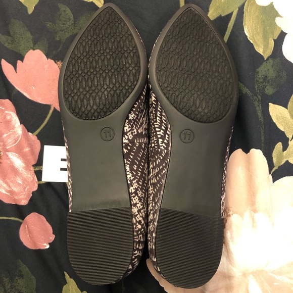 NWT MERONA Black & White Pattered Pointed Flats Size 11 - Picture 5 of 7
